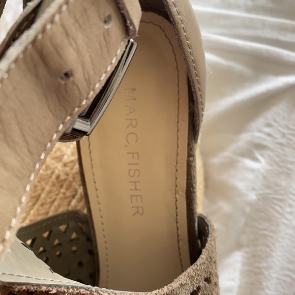 MARC FISHER WEDGE - Picture 2 of 2